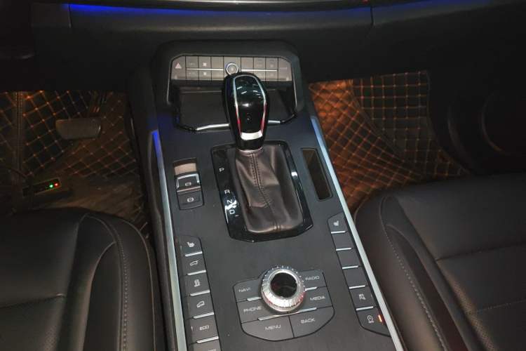 Used Wey VV7 2017 2.0T Ultra-Luxury Version Gear Lever