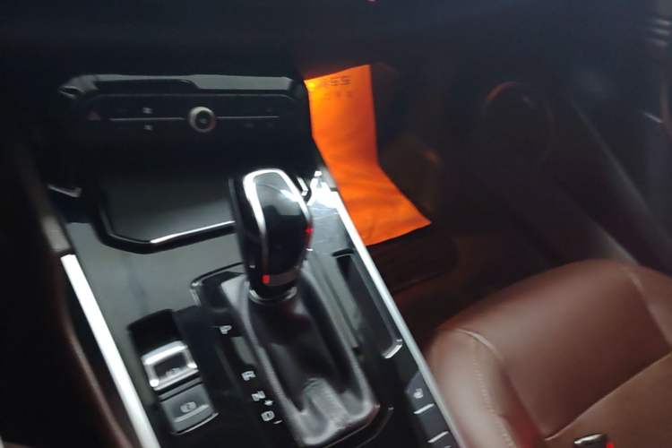 Used Wey VV7 2017 2.0T Flagship Model Gear Lever