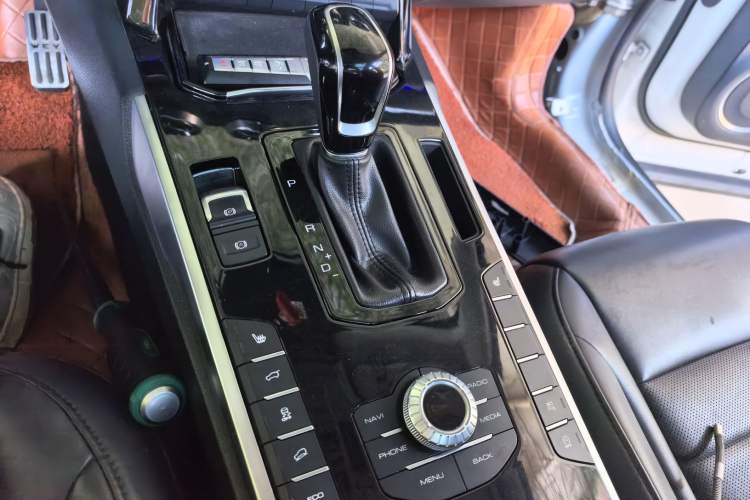 Used Wey VV7 2017 2.0T Ultra-Luxury Version Gear Lever