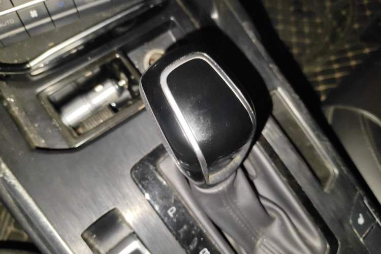 Used Wey VV7 2017 2.0T Flagship Model Gear Lever