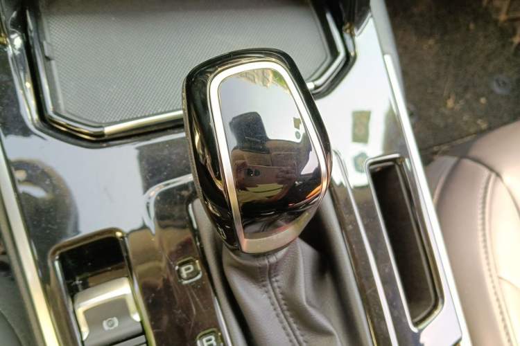 Used Wey VV7 2017 2.0T Ultra-Luxury Version Gear Lever