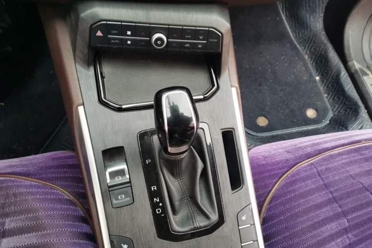 Used Wey VV7 2017 2.0T Flagship Model Gear Lever