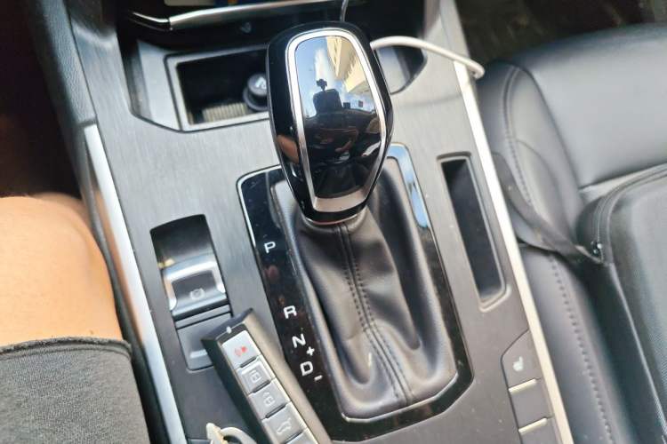 Used Wey VV7 2017 2.0T Ultra-Luxury Version Gear Lever