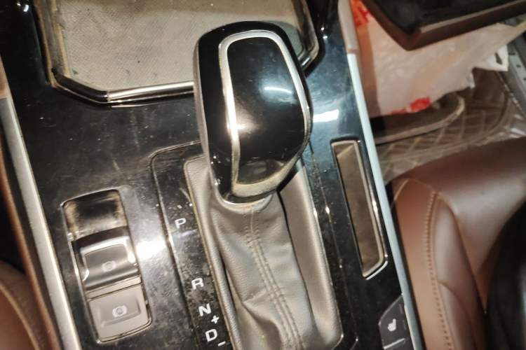Used Wey VV7 2017 2.0T Ultra-Luxury Version Gear Lever