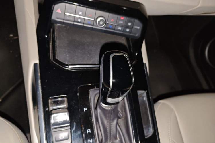 Used Wey VV7 2017 2.0T Ultra-Luxury Version Gear Lever