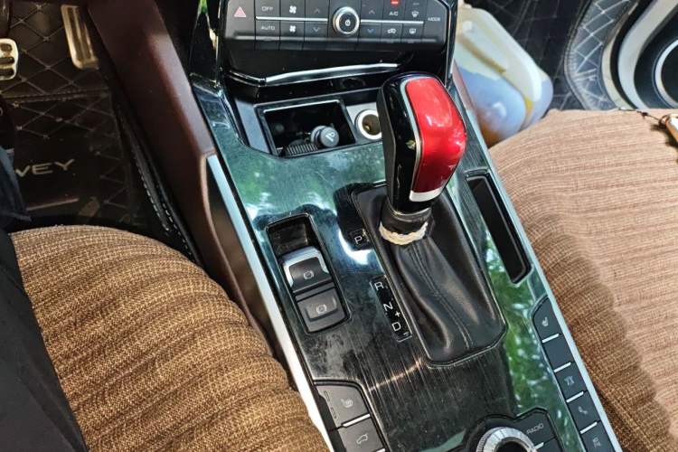Used Wey VV7 2017 2.0T Flagship Model Gear Lever