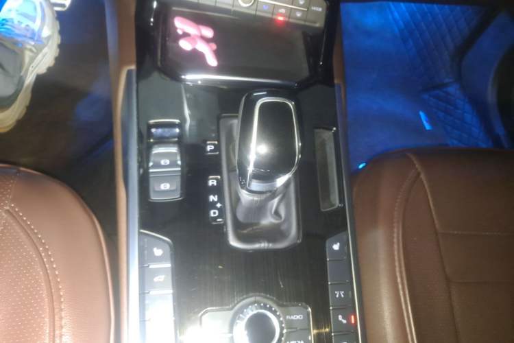 Used Wey VV7 2017 2.0T Flagship Model Gear Lever