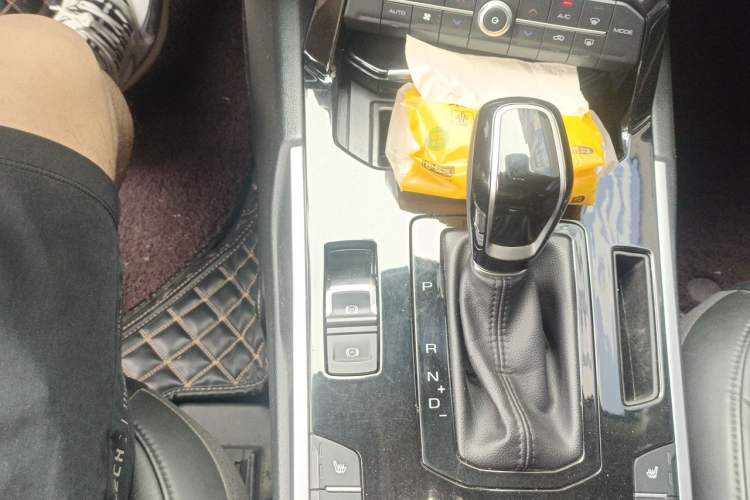 Used Wey VV7 2017 2.0T Ultra-Luxury Version Gear Lever