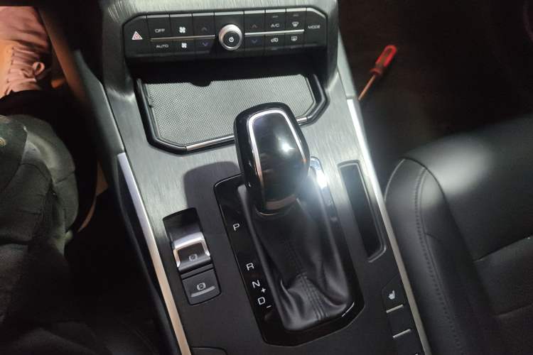 Used Wey VV7 2017 2.0T Ultra-Luxury Version Gear Lever