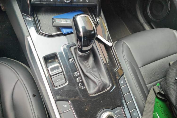 Used Wey VV7 2017 2.0T Luxury Model Gear Lever