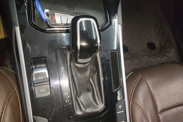 Used Wey VV7 2017 2.0T Ultra-Luxury Version Gear Lever