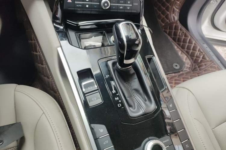 Used Wey VV7 2017 2.0T Ultra-Luxury Version Gear Lever
