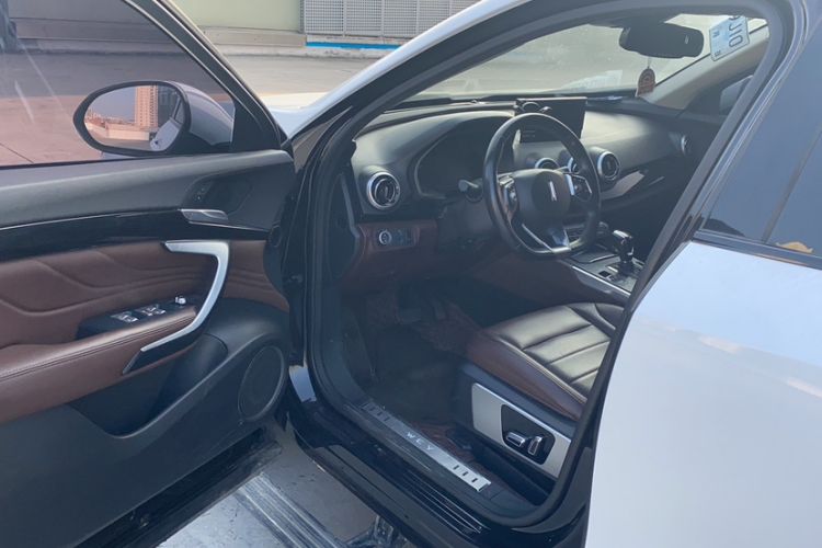 Used Wey VV7 2017 2.0T Ultra-Luxury Version Interior 1