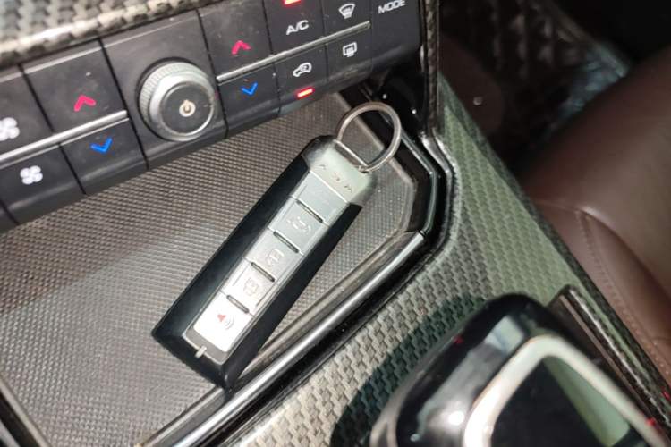 Used Wey VV7 2017 2.0T Flagship Model Interior 1