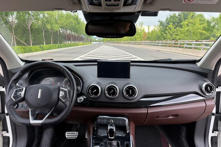 Used Wey VV7 2017 2.0T Flagship Model Interior 1