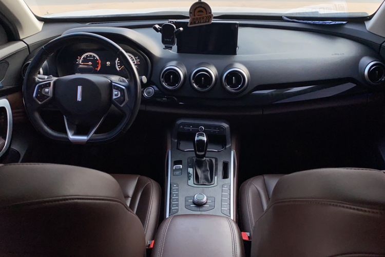Used Wey VV7 2017 2.0T Ultra-Luxury Version Interior 2