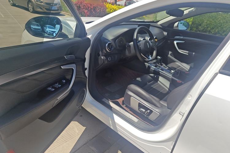 Used Wey VV7 2017 2.0T Ultra-Luxury Version Interior 2