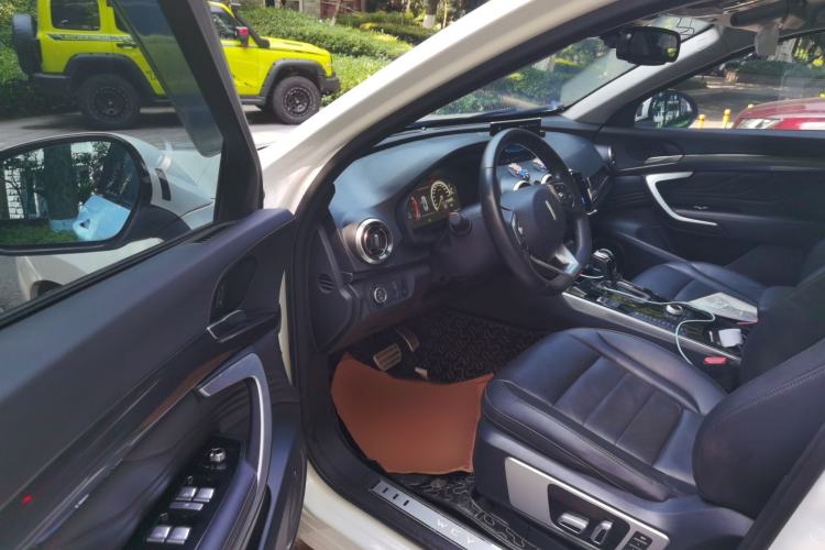 Used Wey VV7 2017 2.0T Flagship Model Interior 3