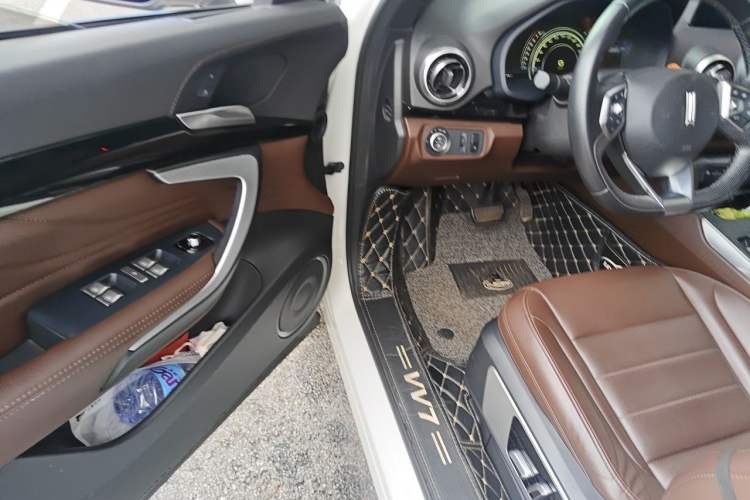 Used Wey VV7 2017 2.0T Ultra-Luxury Version Interior 3