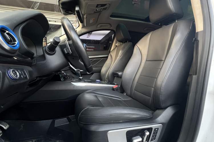Used Wey VV7 2017 2.0T Flagship Model Interior 3