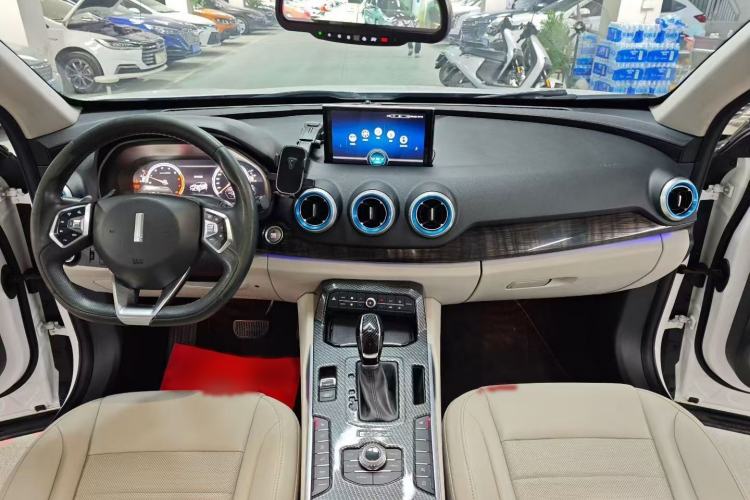 Used Wey VV7 2017 2.0T Ultra-Luxury Version Interior 3