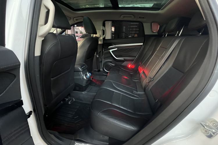 Used Wey VV7 2017 2.0T Flagship Model Interior 4