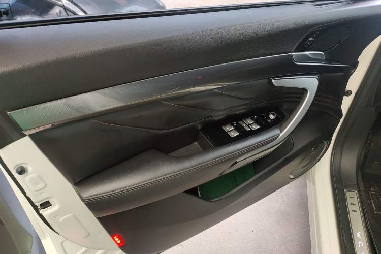 Used Wey VV7 2017 2.0T Flagship Model Left Front Door Interior