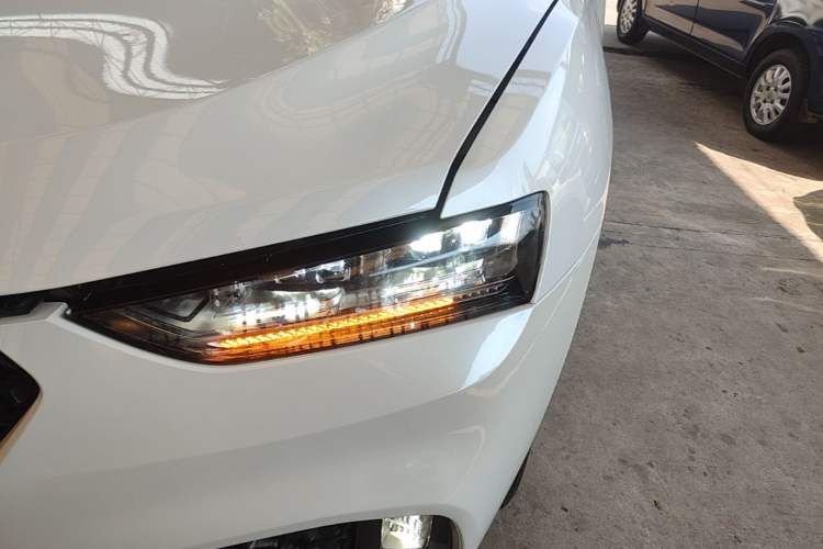 Used Wey VV7 2017 2.0T Luxury Model Left Front Headlight