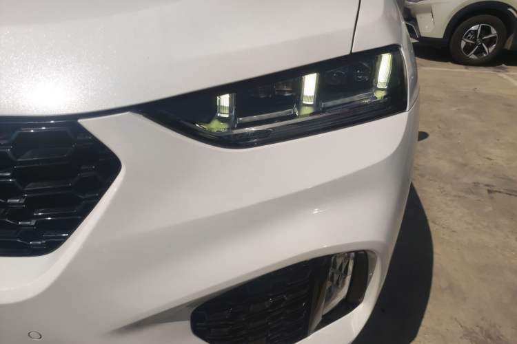 Used Wey VV7 2017 2.0T Ultra-Luxury Version Left Front Headlight
