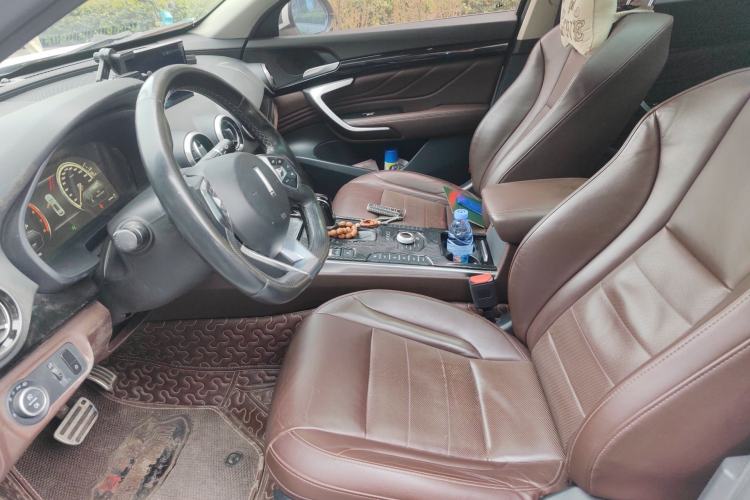 Used Wey VV7 2017 2.0T Flagship Model Left Front Seat
