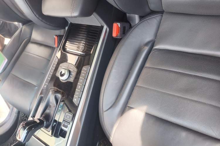 Used Wey VV7 2017 2.0T Flagship Model Left Front Seat