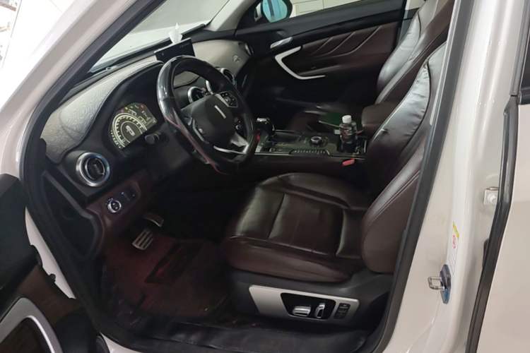 Used Wey VV7 2017 2.0T Flagship Model Left Front Seat