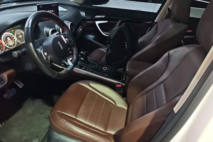 Used Wey VV7 2017 2.0T Flagship Model Left Front Seat