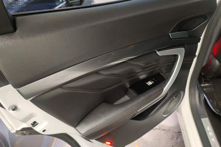 Used Wey VV7 2017 2.0T Flagship Model Left Rear Door Interior