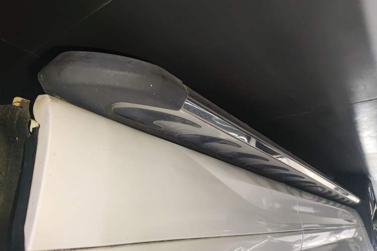 Used Wey VV7 2017 2.0T Ultra-Luxury Version Left Side Sill