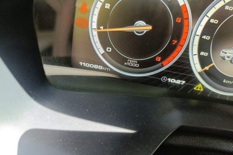 Used Wey VV7 2017 2.0T Flagship Model Odometer Close Up