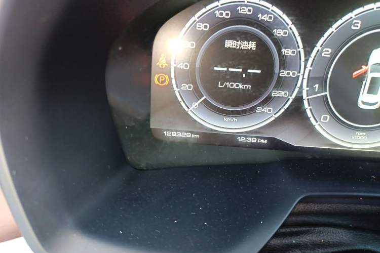 Used Wey VV7 2017 2.0T Flagship Model Odometer Close Up