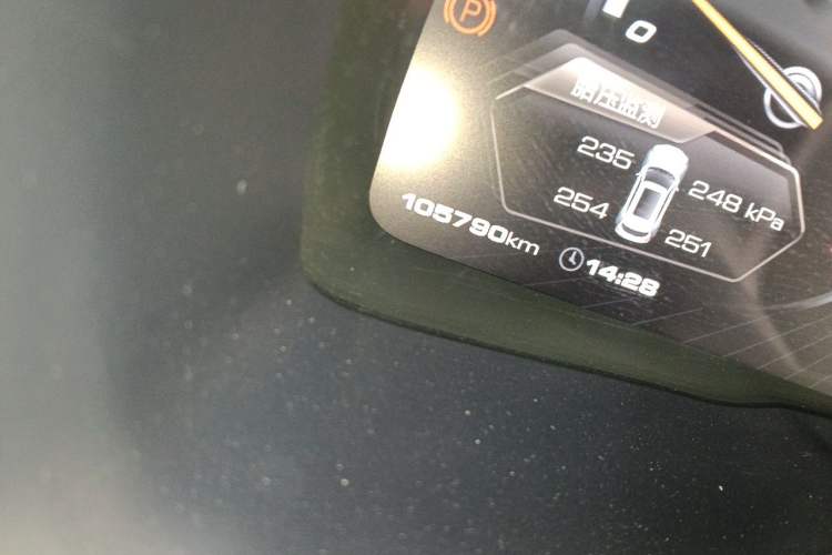 Used Wey VV7 2017 2.0T Flagship Model Odometer Close Up