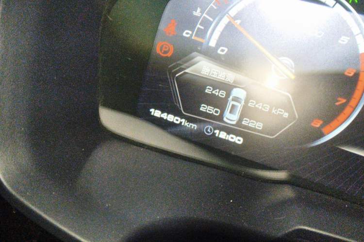 Used Wey VV7 2017 2.0T Flagship Model Odometer Close Up