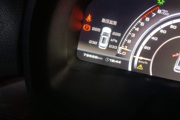Used Wey VV7 2017 2.0T Flagship Model Odometer Close Up