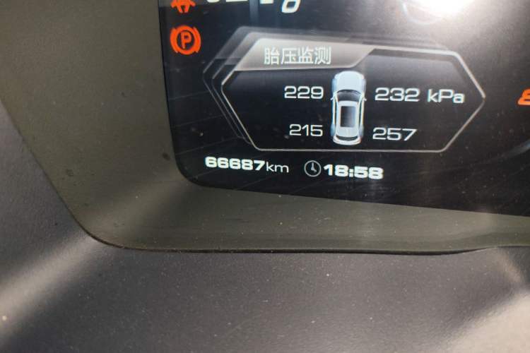 Used Wey VV7 2017 2.0T Flagship Model Odometer Close Up