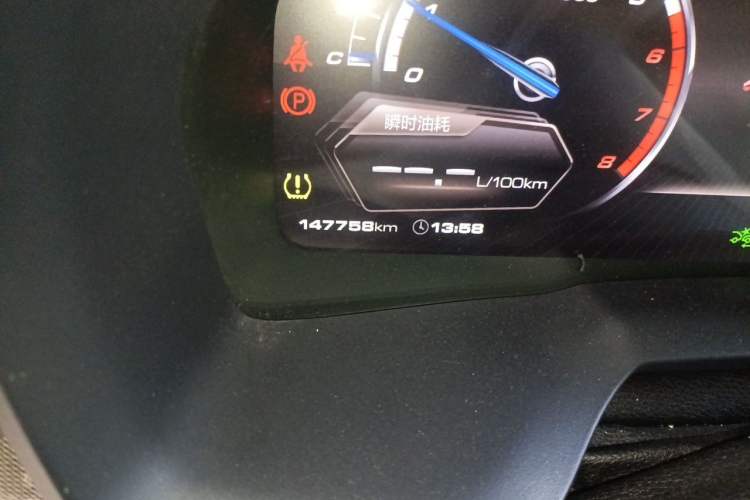 Used Wey VV7 2017 2.0T Luxury Model Odometer Close Up