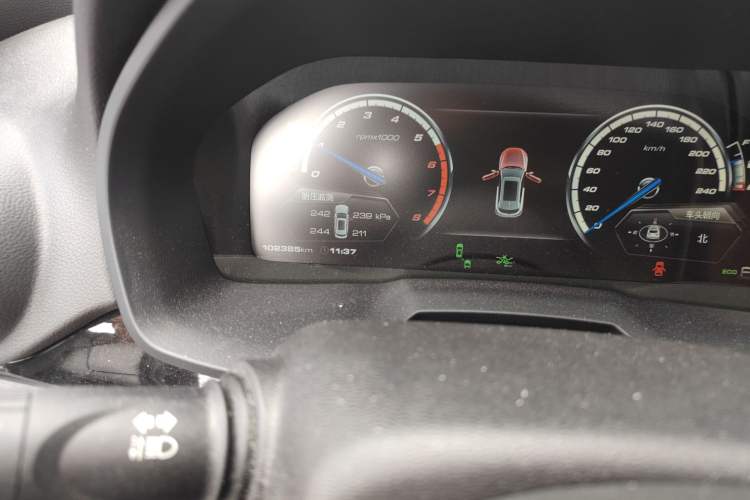 Used Wey VV7 2017 2.0T Flagship Model Odometer Close Up