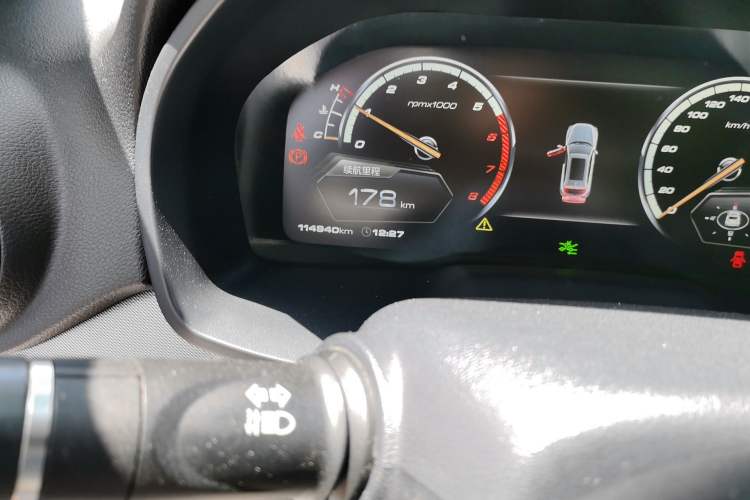Used Wey VV7 2017 2.0T Luxury Model Odometer Close Up