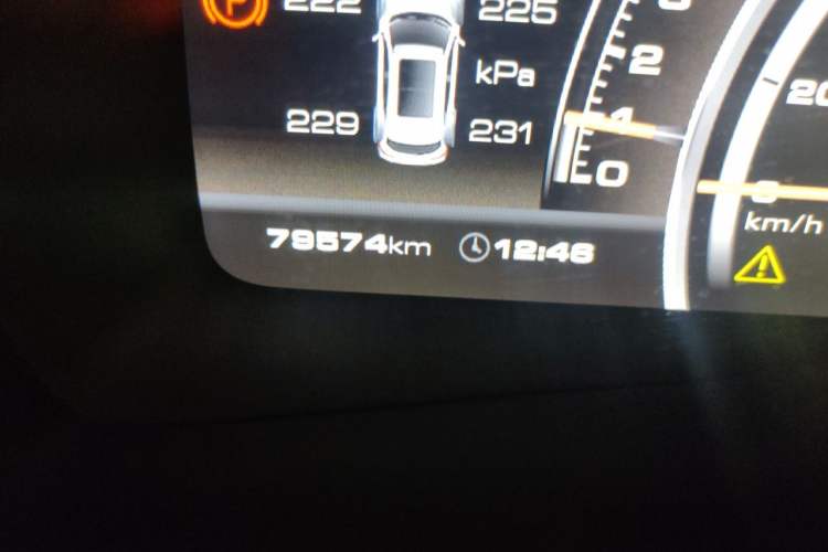 Used Wey VV7 2017 2.0T Flagship Model Odometer Close Up