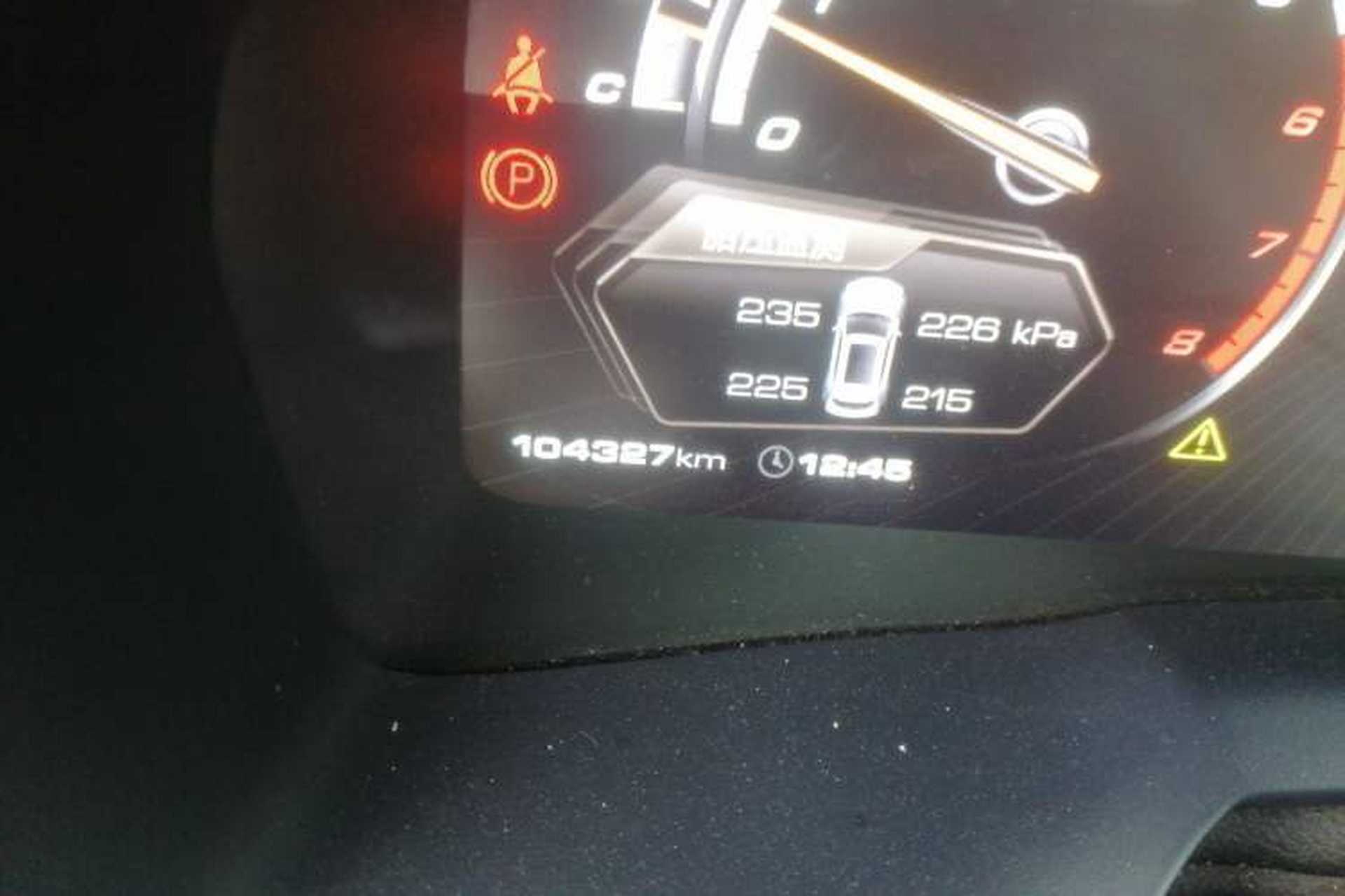 Used Wey VV7 2017 2.0T Flagship Model Odometer Close Up