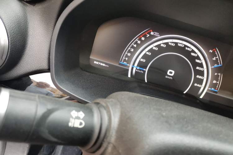 Used Wey VV7 2017 2.0T Flagship Model Odometer Close Up