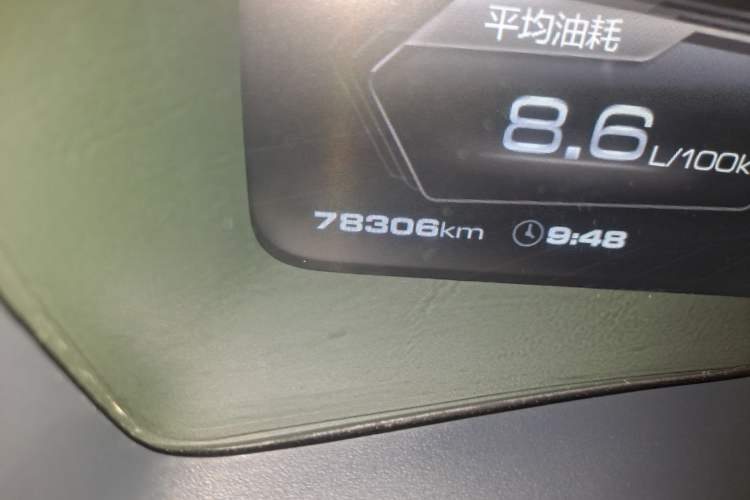 Used Wey VV7 2017 2.0T Flagship Model Odometer Close Up