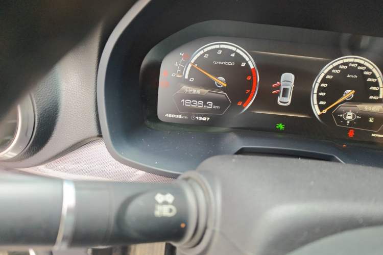 Used Wey VV7 2017 2.0T Luxury Model Odometer Close Up