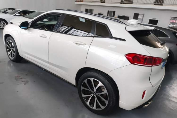 Used Wey VV7 2017 2.0T Ultra-Luxury Version Rear Left 45 Deg